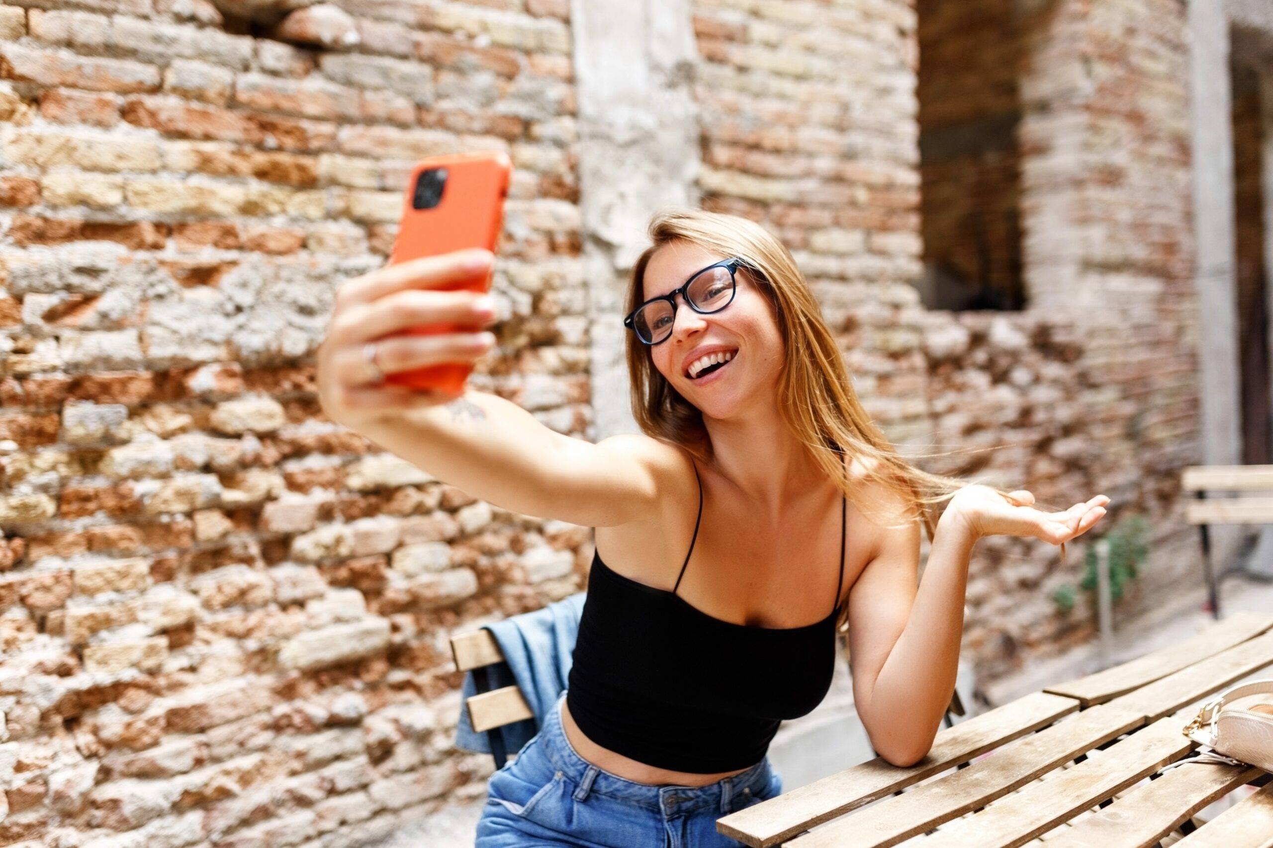 O que a Gkay, Boca Rosa e Jade Picon têm a ver com a Rádio Cidade, Alô FM e a sua marca?